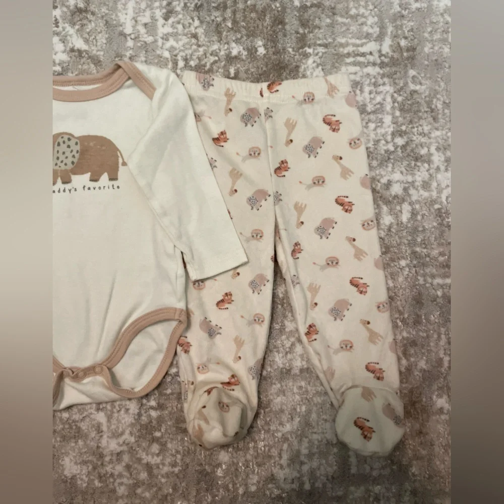 Kyle & Deanna Adorable Cream and Brown Elephant Print Baby One Piece Set 6/9M